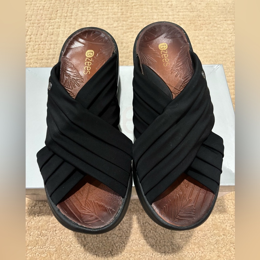 New in box BZees knockout black sandals